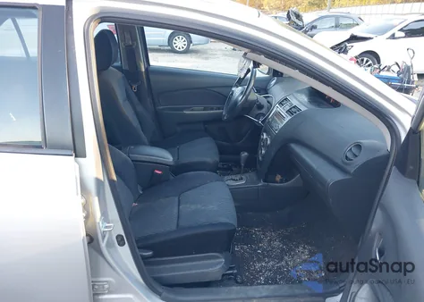 2011 Toyota Yaris z USA, uszkodzony, nr VIN JTDBT4K35B1400924